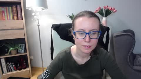 Snapshot of lizzy_sparkle chatting on 03/18/26, 05:32 Lizzy online show from 03/18/26, 05:32
