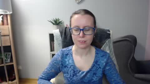 Snapshot of lizzy_sparkle chatting on 04/15/26, 04:30 Lizzy online show from 04/15/26, 04:30