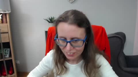 Snapshot of lizzy_sparkle chatting on 04/16/26, 04:57 Lizzy online show from 04/16/26, 04:57