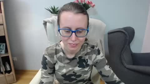 Snapshot of lizzy_sparkle chatting on 04/27/26, 04:21 Lizzy online show from 04/27/26, 04:21
