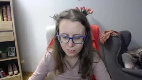 Snapshot of lizzy_sparkle chatting on 05/19/26, 04:30 Lizzy online show from 05/19/26, 04:30