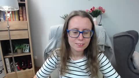 Snapshot of lizzy_sparkle chatting on 06/10/26, 04:23 Lizzy online show from 06/10/26, 04:23
