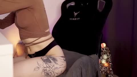 Snapshot of llittle_mi chatting on 06/14/26, 12:41 Mila online show from 06/14/26, 12:41