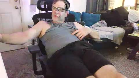 Snapshot of lngdickdaddy chatting on 10/28/25, 12:58 LongDick Daddy online show from 10/28/25, 12:58