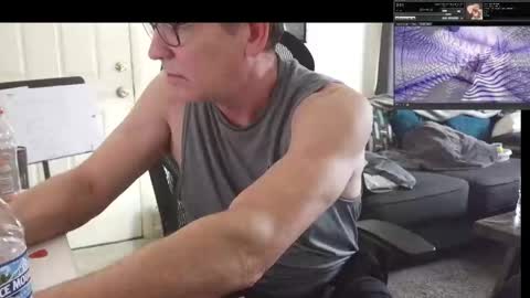Snapshot of lngdickdaddy chatting on 11/18/25, 02:54 LongDick Daddy online show from 11/18/25, 02:54