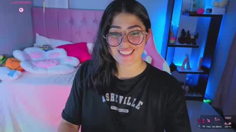 Snapshot of loaluxury chatting on 11/14/25, 09:24 Pamela online show from 11/14/25, 09:24