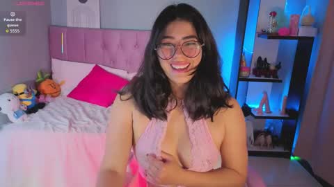 Snapshot of loaluxury chatting on 11/22/25, 06:29 Pamela online show from 11/22/25, 06:29