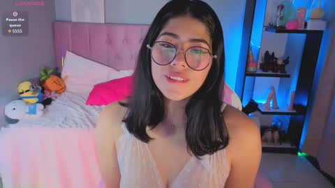 Snapshot of loaluxury chatting on 11/25/25, 11:21 Pamela online show from 11/25/25, 11:21