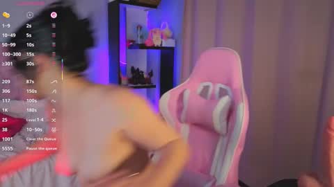 Snapshot of loaluxury chatting on 11/28/25, 11:40 Pamela online show from 11/28/25, 11:40