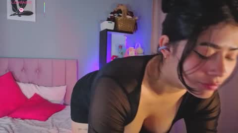 Snapshot of loaluxury chatting on 12/05/25, 01:03 Pamela online show from 12/05/25, 01:03