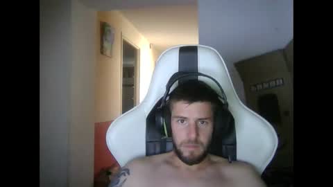 Snapshot of lobotomy54 chatting on 09/19/25, 01:01 lobo online show from 09/19/25, 01:01