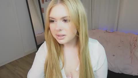 Snapshot of locacoco chatting on 10/26/25, 12:22 Elva online show from 10/26/25, 12:22