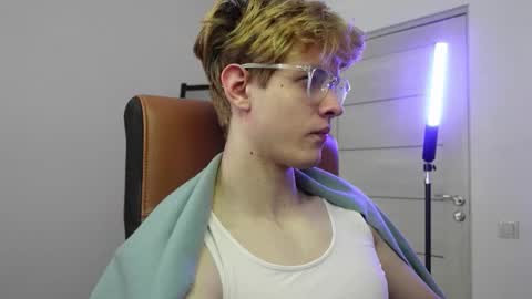 LOGAN FRASER online show from 10/02/25, 12:34