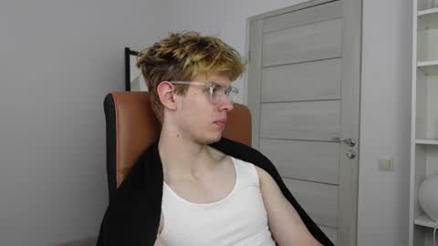 LOGAN FRASER online show from 10/05/25, 12:25