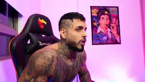 logan_hugh8 online show from 10/16/25, 01:06