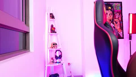 logan_hugh8 online show from 10/18/25, 03:09