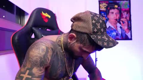 logan_hugh8 online show from 11/14/25, 05:39