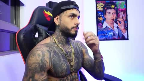 logan_hugh8 online show from 12/14/25, 03:45