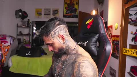 logan_hugh8 online show from 06/02/26, 12:34