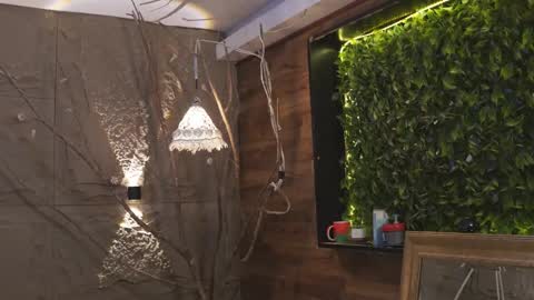 Snapshot of logan_varela chatting on 09/17/25, 12:51 logan_varela online show from 09/17/25, 12:51