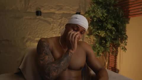 Snapshot of logan_varela chatting on 10/24/25, 12:23 logan_varela online show from 10/24/25, 12:23