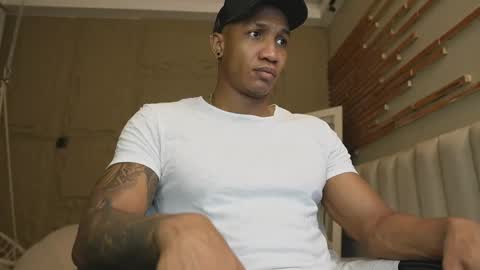logan_varela online show from 05/19/26, 02:12