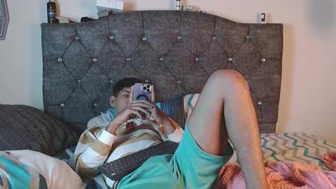 logan_willyams_ online show from 10/12/25, 01:48