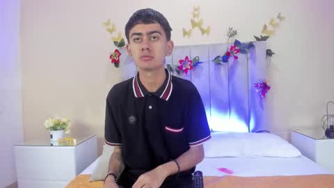 Snapshot of logan_wolf_ chatting on 12/17/25, 12:44 Logan online show from 12/17/25, 12:44