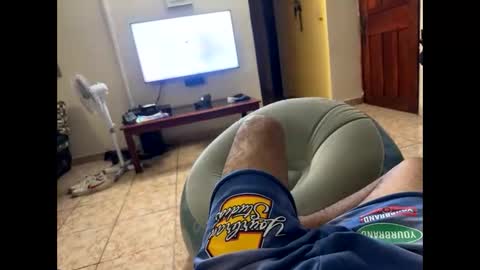 Snapshot of logandaimond chatting on 11/20/25, 04:01 logandaimond online show from 11/20/25, 04:01