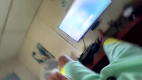 Snapshot of logandaimond chatting on 12/14/25, 04:56 logandaimond online show from 12/14/25, 04:56