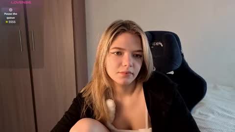 Logan and Katana online show from 10/13/25, 10:04