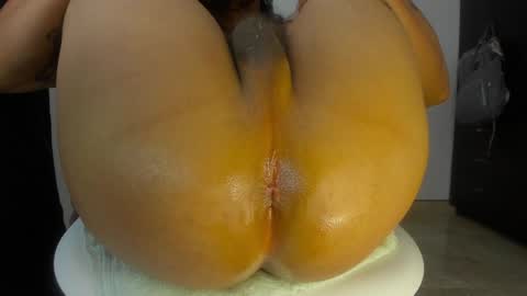 Snapshot of loganhot22 chatting on 12/31/24, 01:41 Logan online show from 12/31/24, 01:41