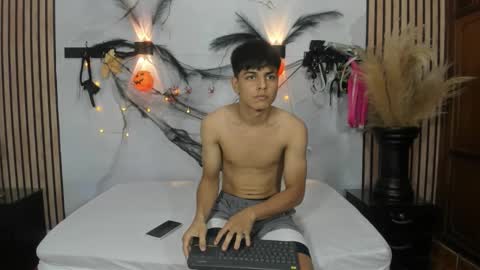 Snapshot of loganjhonson chatting on 10/21/25, 02:45 loganjhonson online show from 10/21/25, 02:45