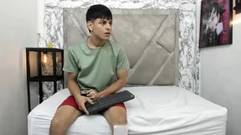 Snapshot of loganjhonson chatting on 11/01/25, 04:03 loganjhonson online show from 11/01/25, 04:03