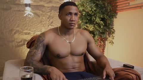 loganvarela online show from 10/28/25, 06:43