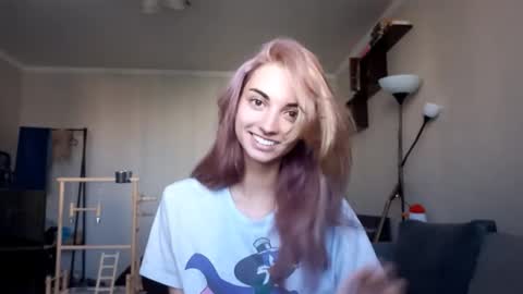 Amelia online show from 09/23/25, 07:55