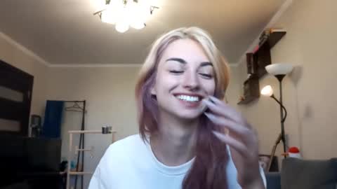 Snapshot of loisepadovano chatting on 09/24/25, 07:33 Amelia online show from 09/24/25, 07:33