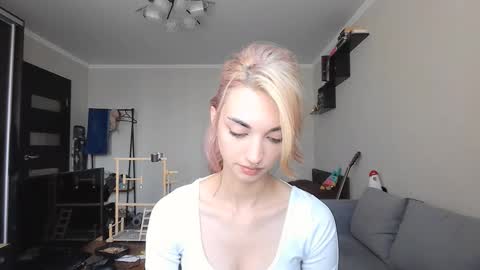 Snapshot of loisepadovano chatting on 09/28/25, 10:09 Amelia online show from 09/28/25, 10:09