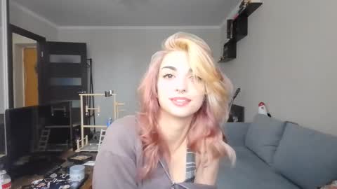 Snapshot of loisepadovano chatting on 09/29/25, 10:09 Amelia online show from 09/29/25, 10:09