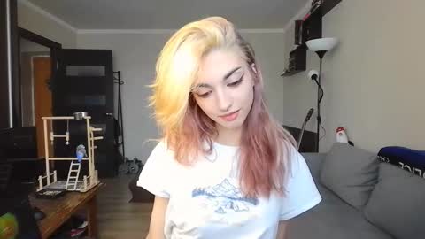 Snapshot of loisepadovano chatting on 10/01/25, 10:10 Amelia online show from 10/01/25, 10:10