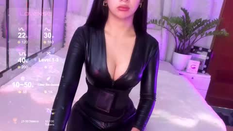 Snapshot of loisewilliams chatting on 01/19/25, 01:43 Mistress L online show from 01/19/25, 01:43