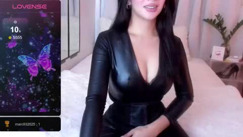 Snapshot of loisewilliams chatting on 03/07/26, 01:13 Mistress L online show from 03/07/26, 01:13