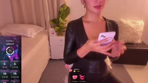 Snapshot of loisewilliams chatting on 04/13/26, 06:57 Mistress L online show from 04/13/26, 06:57
