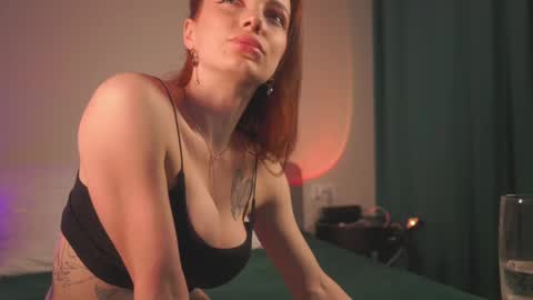 LoisVacation time  online show from 03/03/25, 05:31