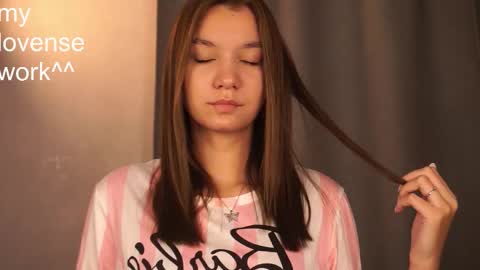 Snapshot of loiskapoi chatting on 10/26/25, 07:09 Elza online show from 10/26/25, 07:09