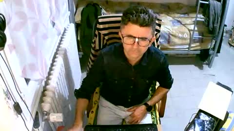 Snapshot of lokoum39 chatting on 11/13/25, 04:50 lokoum39 online show from 11/13/25, 04:50