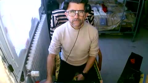 Snapshot of lokoum39 chatting on 11/21/25, 03:22 lokoum39 online show from 11/21/25, 03:22