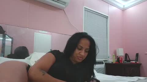 Snapshot of lola52990 chatting on 10/17/25, 04:59 Lola online show from 10/17/25, 04:59