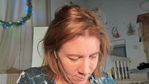 lola_belgium online show from 12/12/24, 02:00