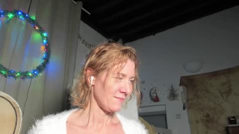 lola_belgium online show from 12/30/24, 08:15
